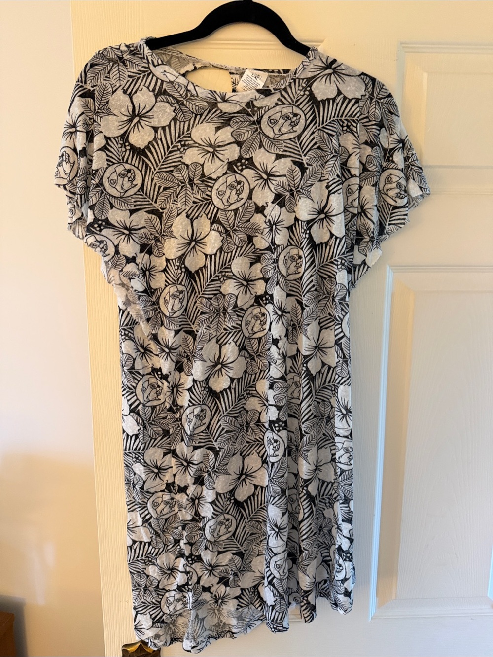 Buc-ees Women's Black & White floral/beaver print swim suit coverup